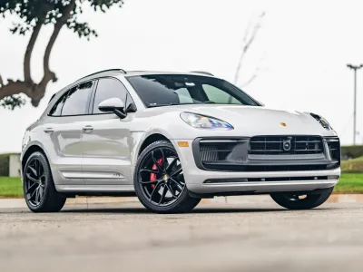 2023 Porsche Macan GTS in Chalk