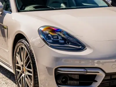 2023 Porsche Panamera 4 E-Hybrid in Crayon