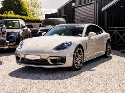 2023 Porsche Panamera 4 E-Hybrid in Crayon